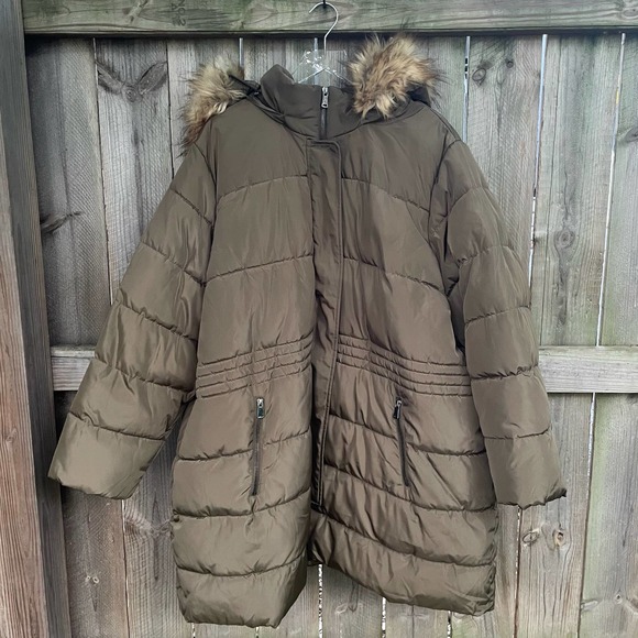Lane Bryant Jackets & Blazers - Lane Bryant Women's Puffer Removeable Fur Trim Hood Coat Plus Size 26/28 Long